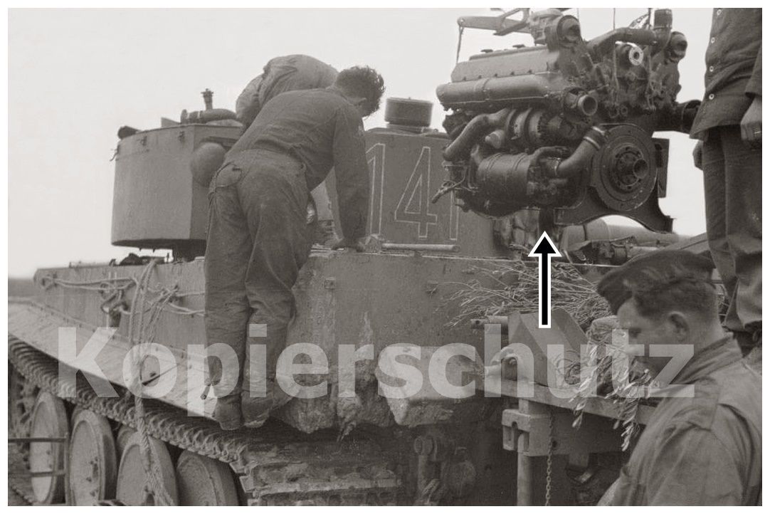 2Wk. Foto Panzer - Tank -Tiger - Motorwechsel