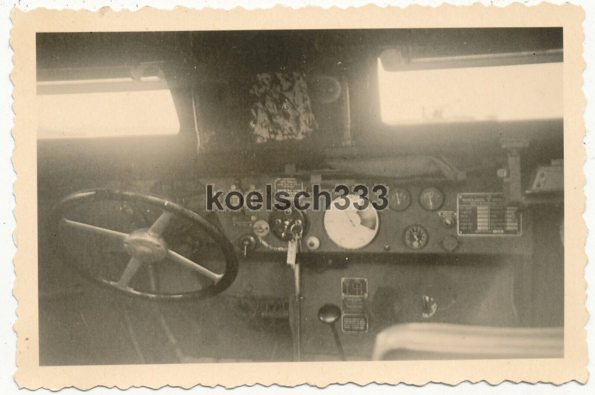 Foto Schützenpanzerwagen Armaturenbrett TrÜbPl Potsdam Krampnitz M.T.W. Sd.Kfz