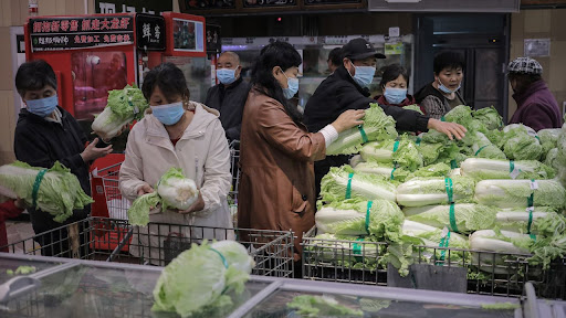 China pide que empiecen a almacenar alimentos y desata pánico en los ciudadanos