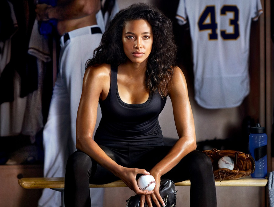 Kylie in Pitch