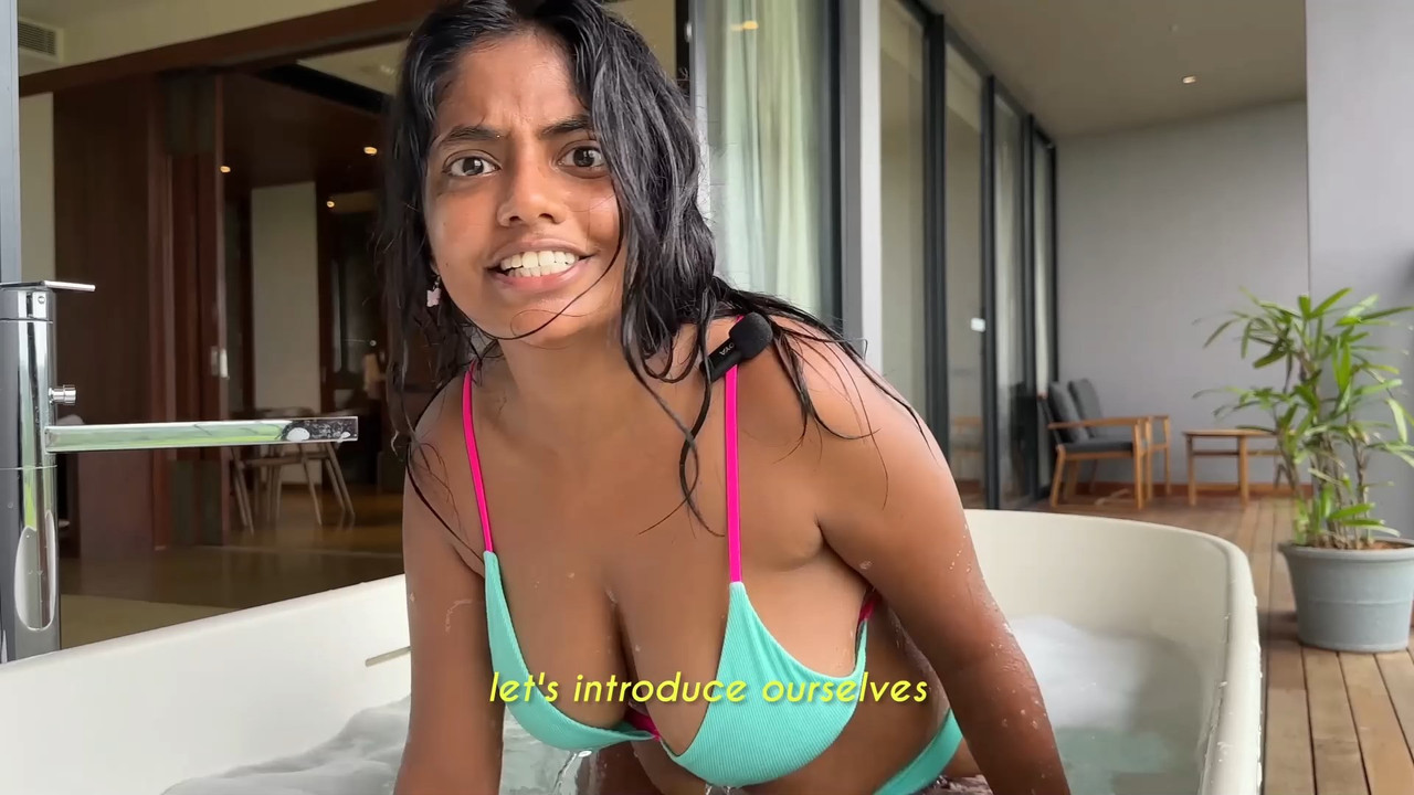 [Image: Watersoul-Huge-boobs-in-green-bikini-mp4...37-537.jpg]