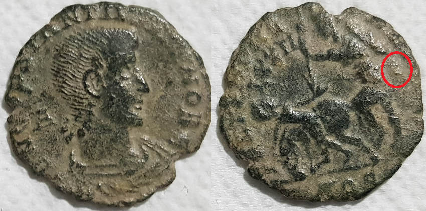 AE2 de Constancio Galo. FEL TEMP RE-PARATIO. Soldado romano alanceando a jinete caído. Aquileia. 1