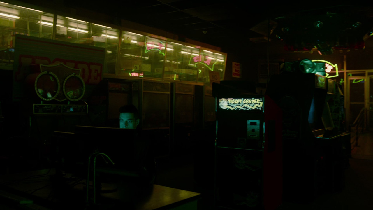 Mr. Robot (2015) - S02E01-E02 - eps2.0_unm4sk-pt1.tc & eps2.0_un