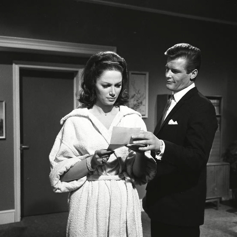 roger_moore_b93