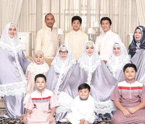 Keluarga Syahrini 