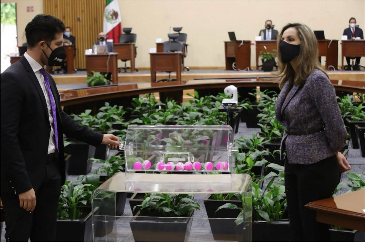 Convocan a mil 210 personas con discapacidad para ser funcionarios de casilla