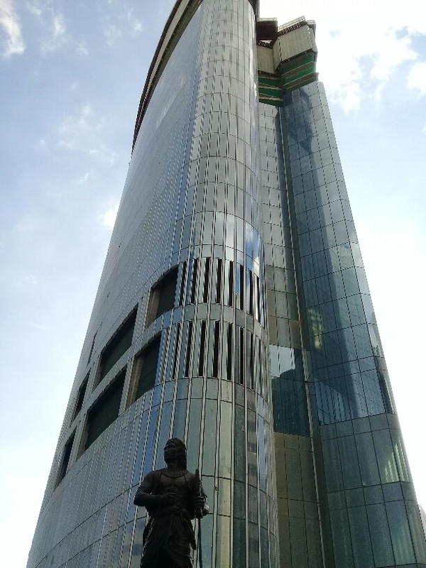 Ayala Triangle Gardens North Tower 2 and Mandarin Oriental Hotel [194.6m40F25Fmixu/c