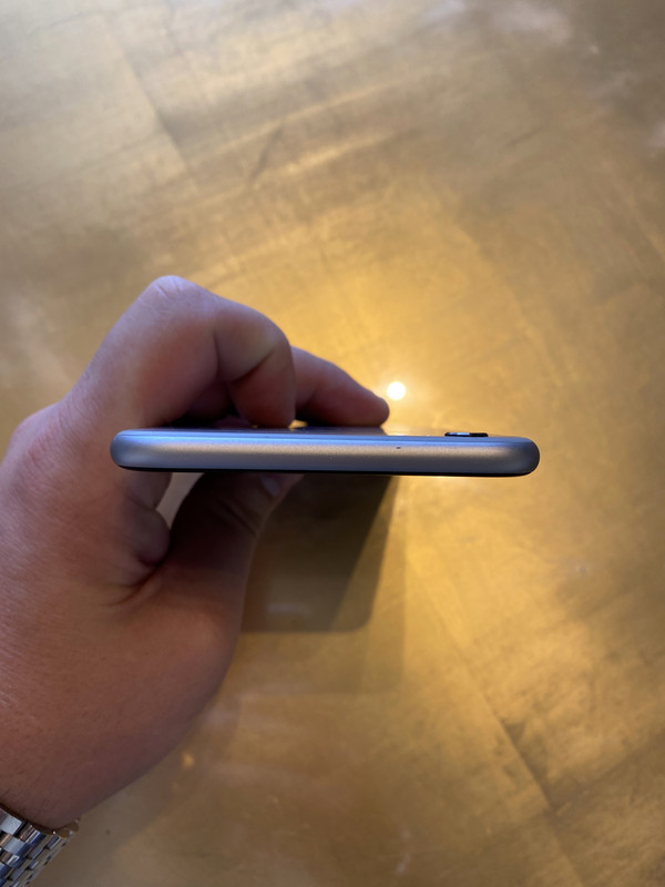 iPhone 6 Plus 16gb argento bordo superiore