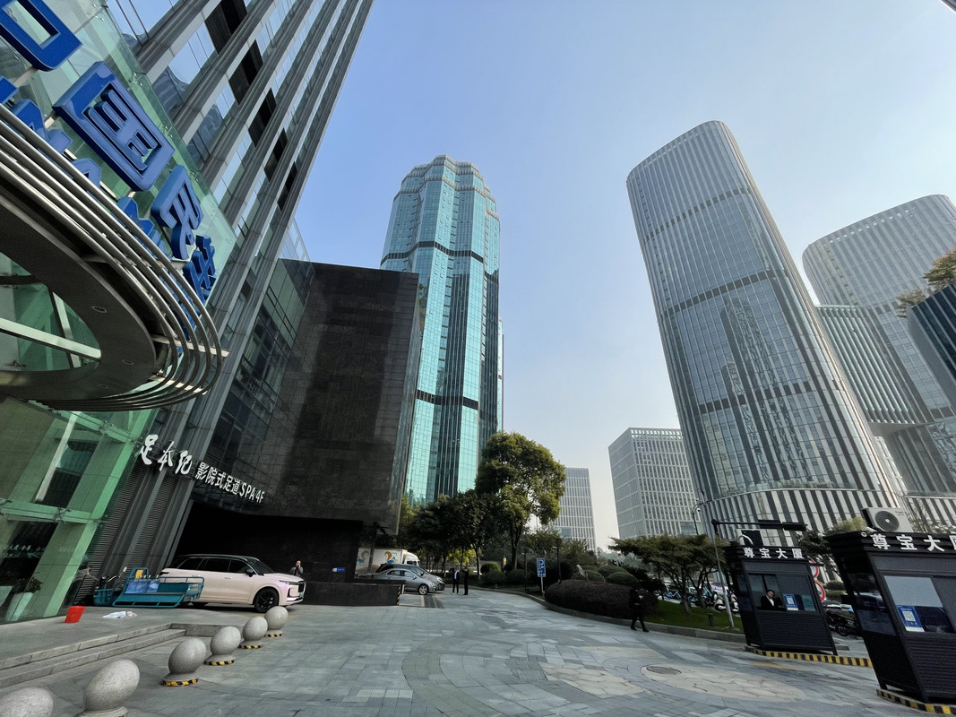 ACAD6E8D-F227-4BC5-B5B2-B798C32EFF86