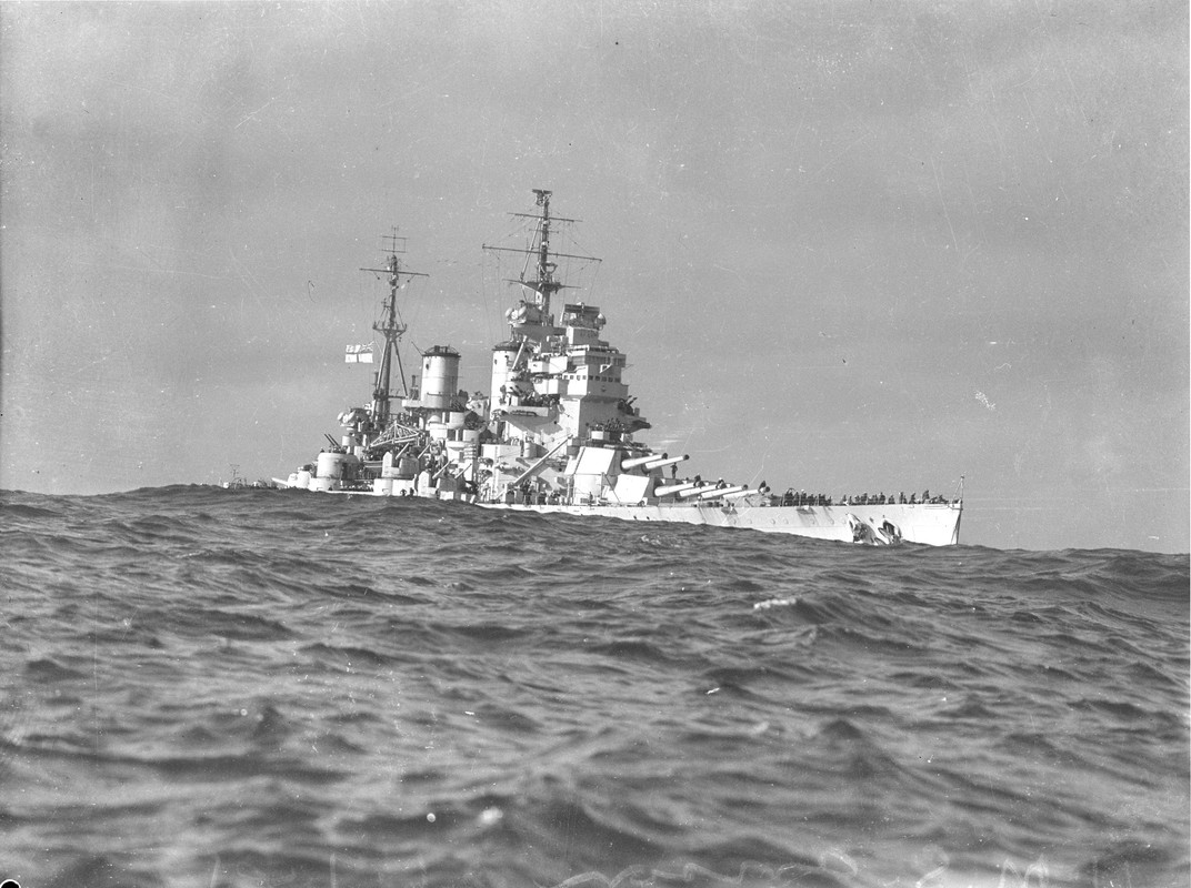 Anson у Сиднея 24 июля 1945г