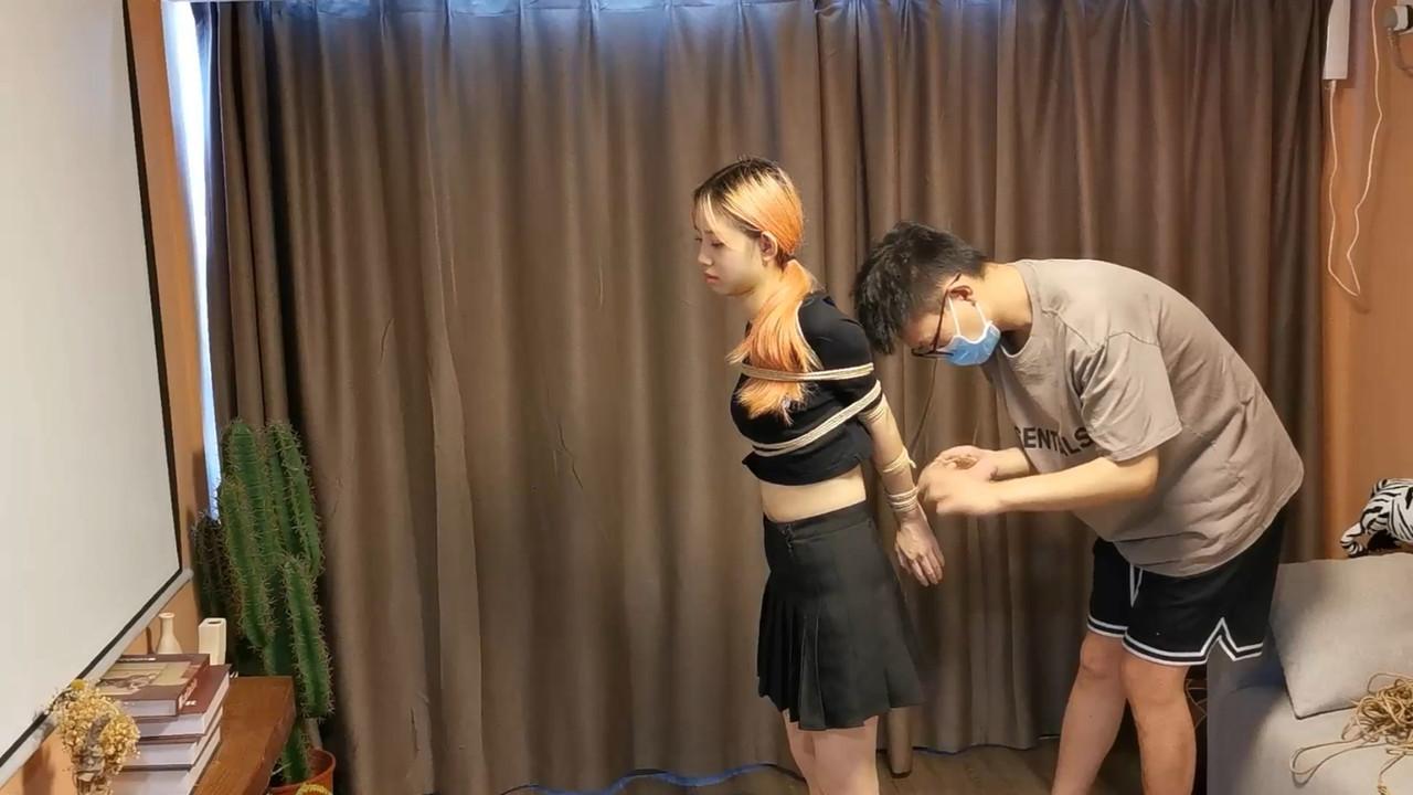 奥特曼 珊珊直臂大口球跪吊在栏杆上80分钟长时间放置.mp4_20221207_101225.341