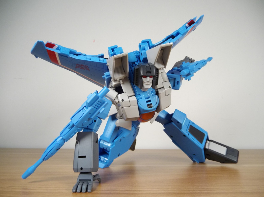 06-Transformers-Masterpiece-MP-52-Thundercracker-00