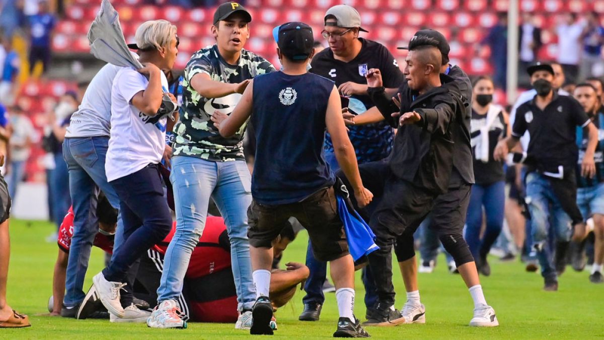 Liga MX analiza prohibir venta de alcohol en los estadios, tras actos de violencia