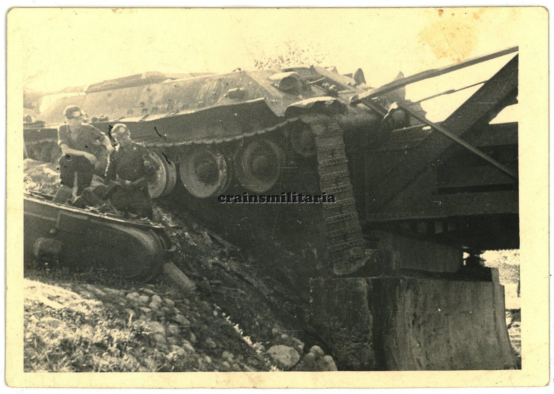Orig. Foto zerstörte Russland Panzer T-34 Tank bei WILNA Vilnius Litauen 1941..