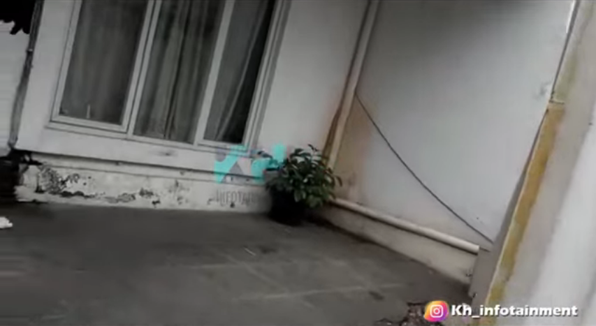 Bukti garasi kosong tak ada mobil mewah seperti yang dituduhkan Arsya Wijaya