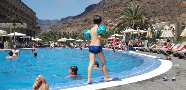 Puerto Mogan, piscina y juegos, no se necesita más! - Gran Canaria 2022 (9)