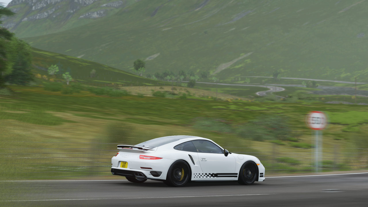 FH4-Porsche-911-Turbo-S-3.png