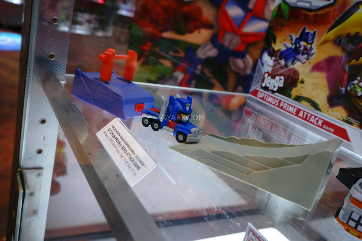 SDCC-2014-Angry-Birds-Transformers-018_140616787