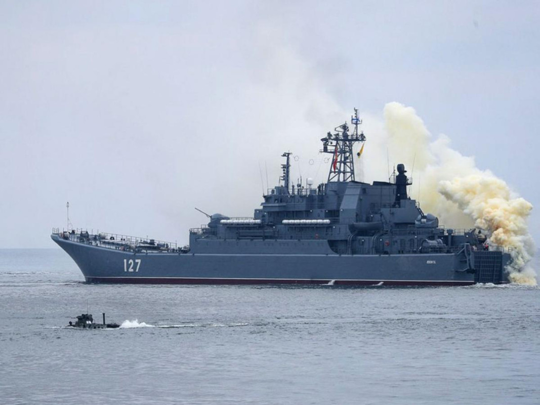 Rusia refuerza sus frentes; envía seis buques al Mar Negro