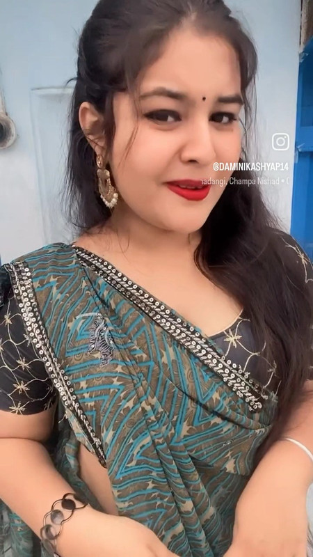 beautiful marathi gilr deep fleshy navel in green saree mp4 snapshot 00 08 387