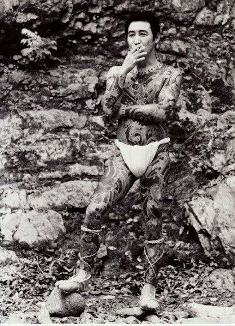 Vintage-Photos-of-Yakuza-with-Their-Tattoos-(2).jpg