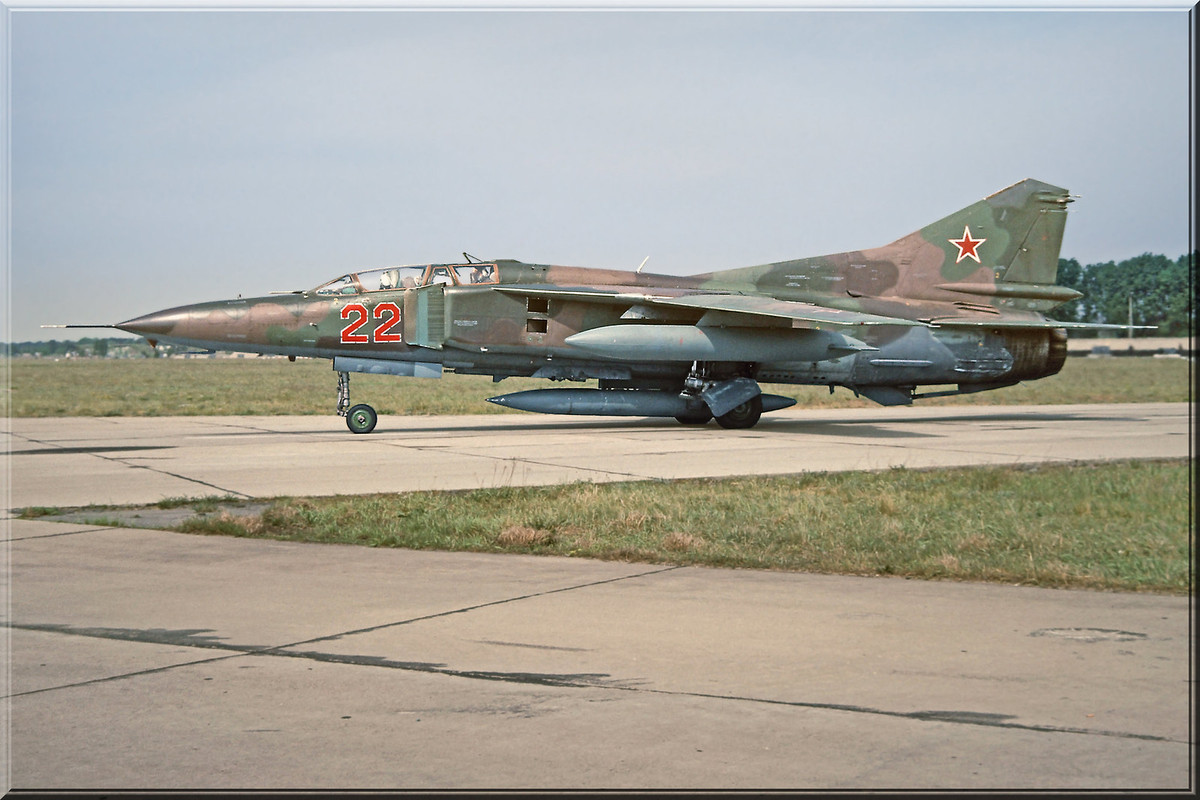 787 IAP Mig-23UB 22 Red_6901905 (4)