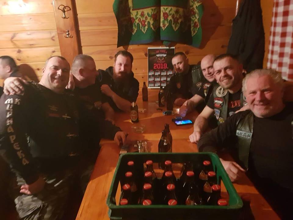 49810384_393131408160282_8207402213090263040_n