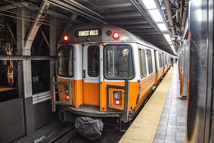 Ilustrasi kereta api Orange Line. Pada Kamis (21/7/2022), sebuah kereta api Orange Line terbakar saat melintasi sebuah jembatan di Boston, Amerika Serikat.