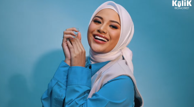 Penampilan ketiga Aurel Hermansyah (YouTube RIOMOTRET)