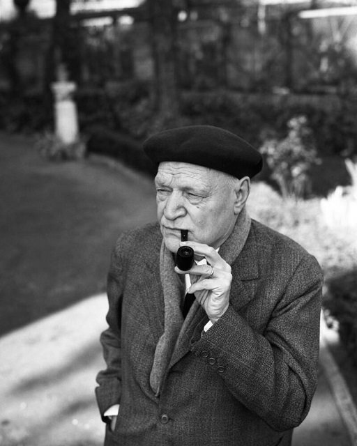 giuseppe-ungaretti-fuma-la-pipa
