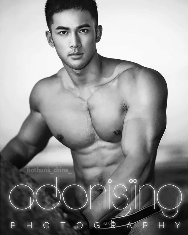 Photo shared by Chinese hunks 全球華男 on May 31, 2023 tagging @brucehong_pro, @hothunk_china_, and @ado