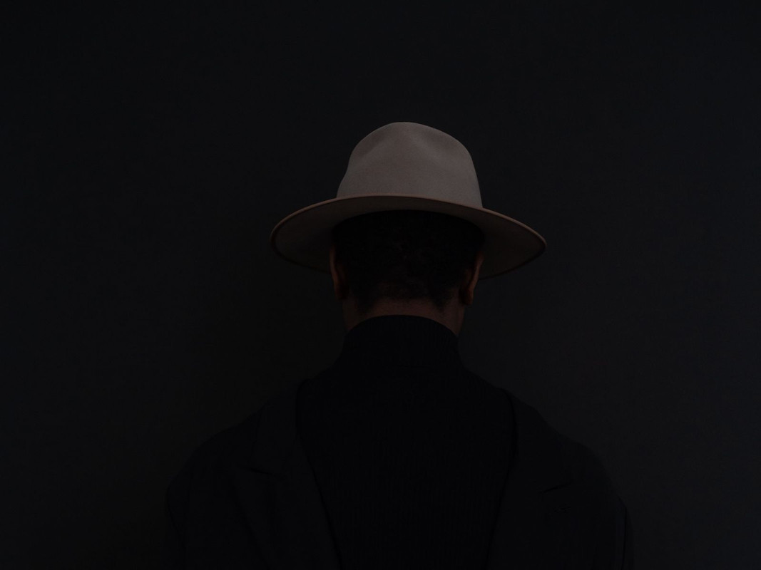 man-hat-dark-200414-1600x1200.jpg