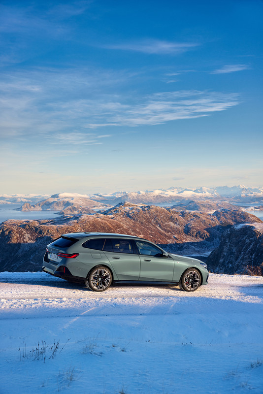 P90537247_highRes_the-new-bmw-i5-edriv