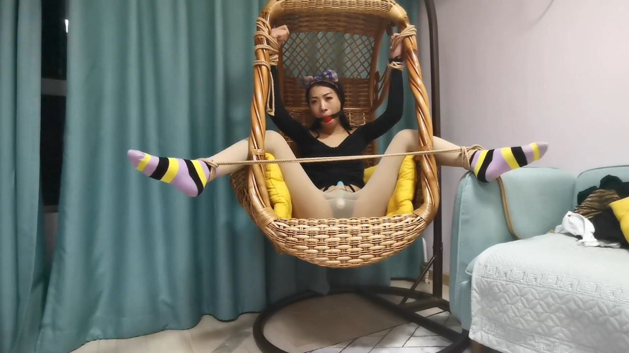 JS原创 吊椅缚.mp4_20220302_185206.217