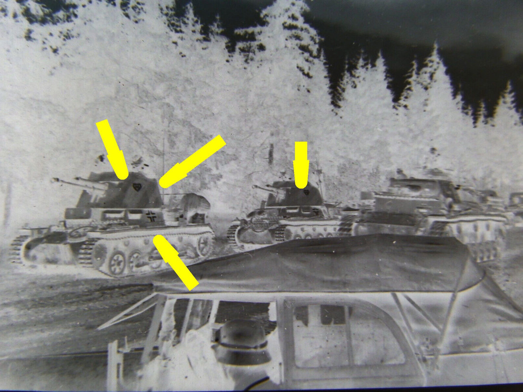 Foto WH Panzer Stug Panzerjäger I Kolonne Emblem Wappen Panzer III (2)-negate