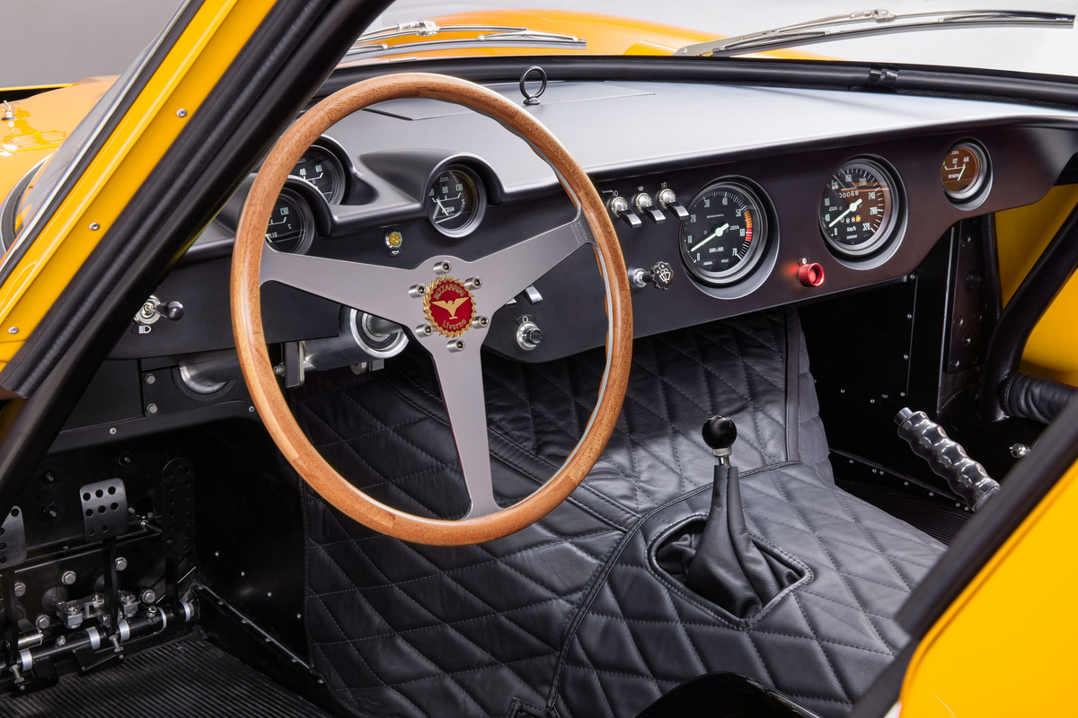 BizzarriniUSTour_Yellow5300GT_Studio_04