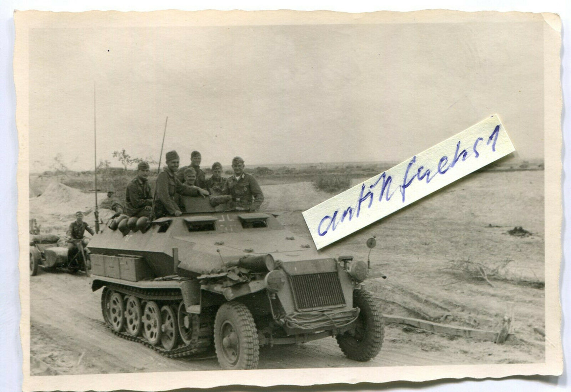 WH-Schützen-Panzer  SPW des Pz.Gren.Rgt.103 in Stalingrad .