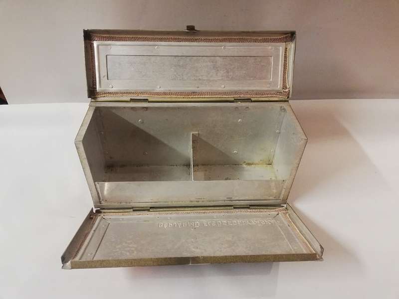 GÉPJÁRMŰ ELSŐSEGÉLYTÁSKA - L.E.E.Ü.A.Sz - 32 x 12 cm x h = 14,5 cm = willhaben