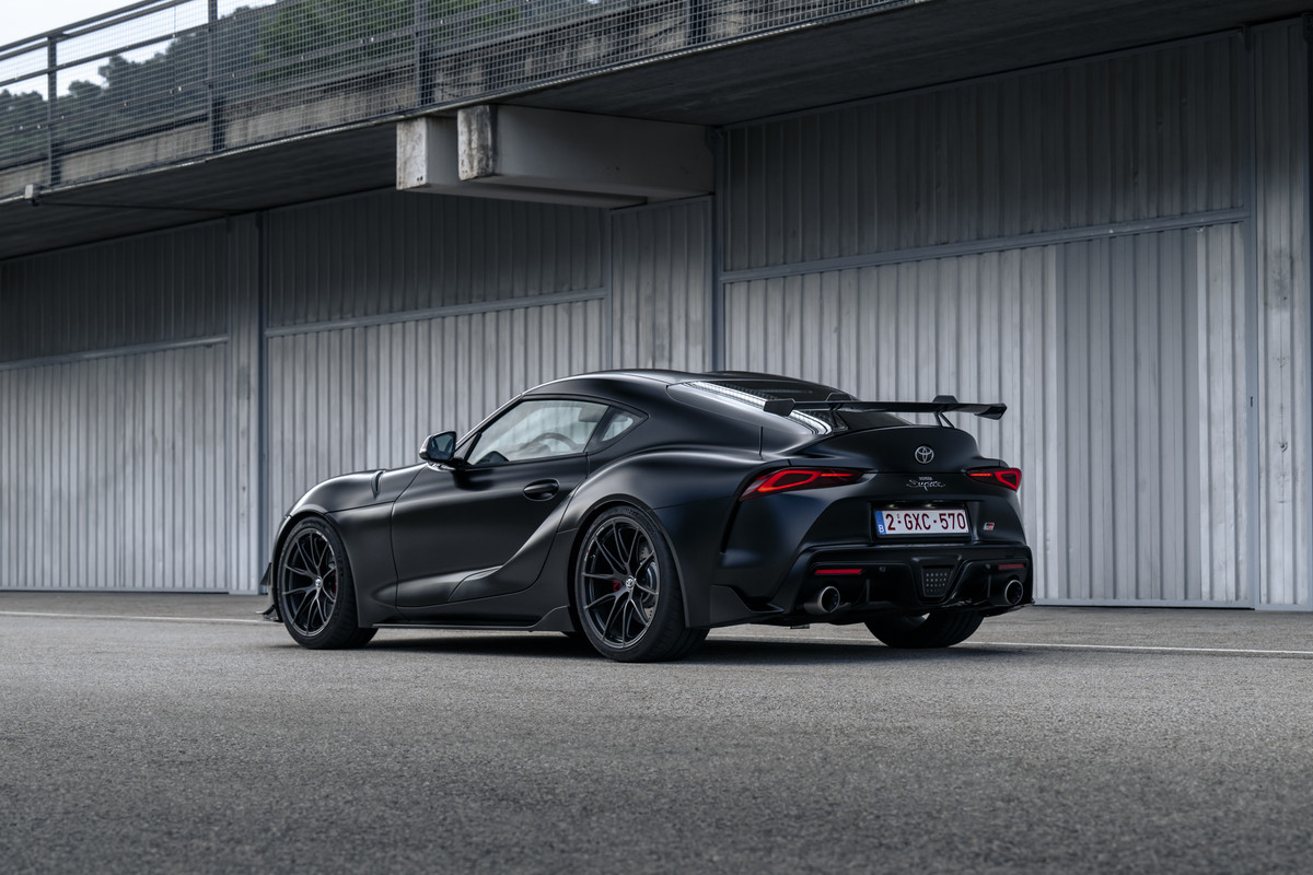 2026-grsupraa90finaledition-matteblack-static-003