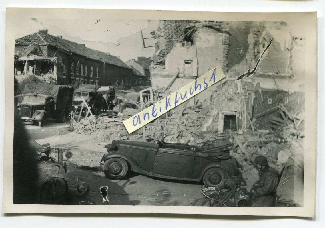 WH-Truppen im zerstörten Ort Tongeren in Belgien