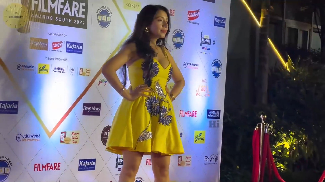 Multiple actress in hot outfit filmfare.mp4_snapshot_06.25.878