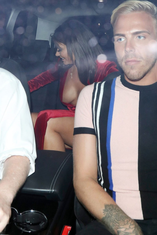 Megan-Barton-Hanson-UpskirtSTARS.com-1024x1698 (27)