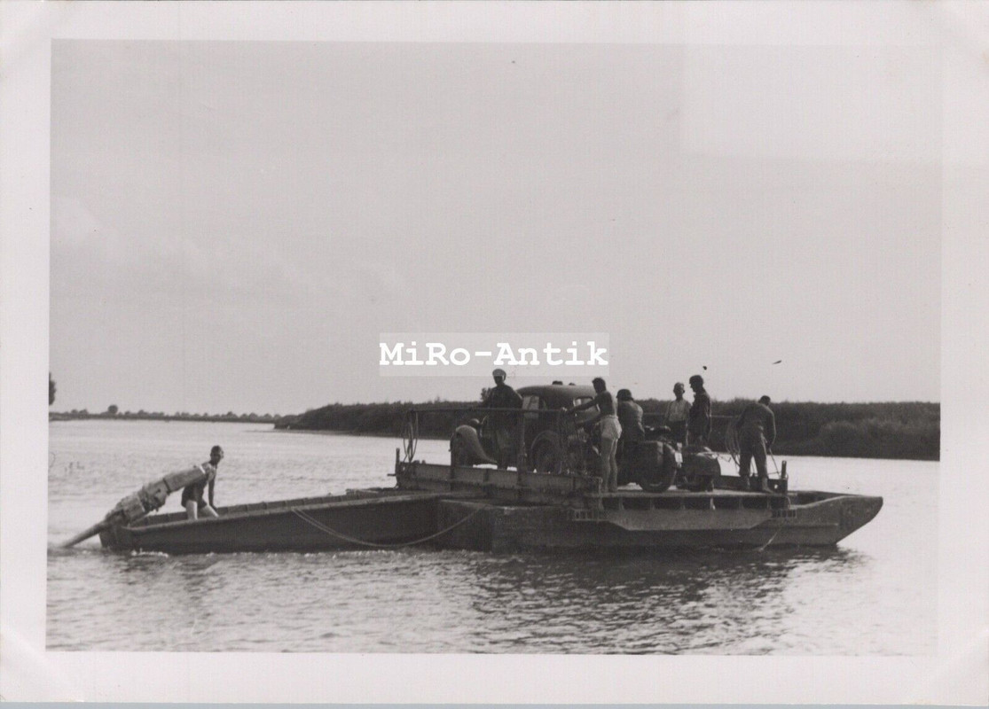2 x Foto, 167-Inf.Div. General Stab, Pkw auf Floßsackfähre, Bug, Polen.