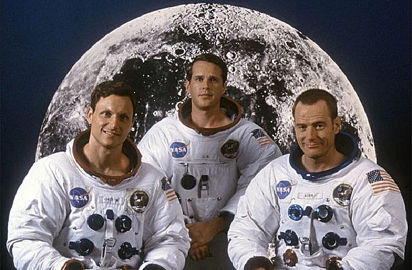 ASTEROID-TOM-HANKS-FROM-EARTH-TO-MOON-FOTOR.jpg