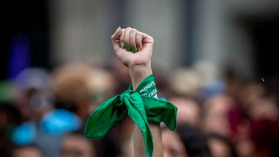 Buscan reducir a 15 años la edad para abortar sin consentimiento de los padres