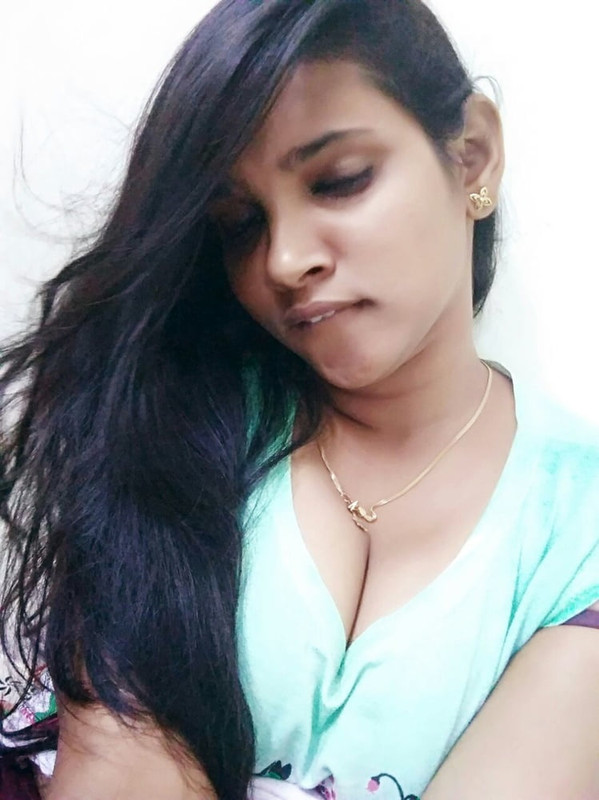 Beautiful Chennai IT girl leaked stuff 5