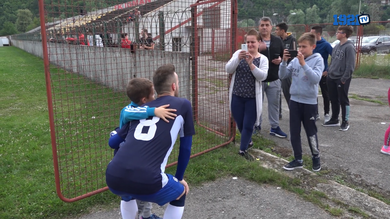 A0236417-1649-464D-8F63-4A69ECF47211