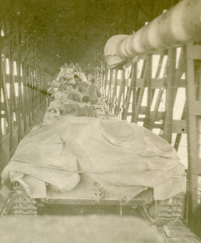 A21 Foto 23. Panzer Div PzKpfw V Panther Plattensee-Offensive 1945 Top Aufnahme (1)