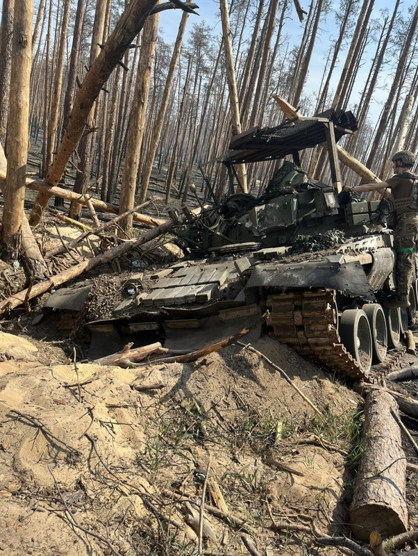 1027 T-80BV dam aband 15 04 24