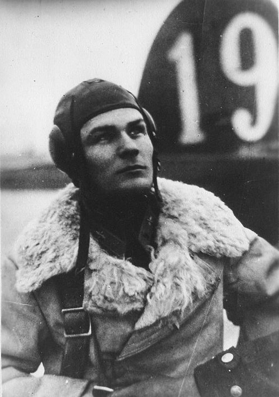 Bell-P-39-Airacobra-19GvIAP-258IAD-White-19-Ivan-Vasilievich-Bochkov-Karelian-Front-1943-01